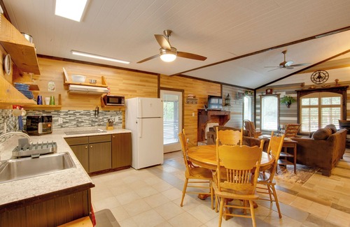 Lake Lafayette Cabin | 'Cedar Pointe' - Peaceful Lake Cabin in Odessa