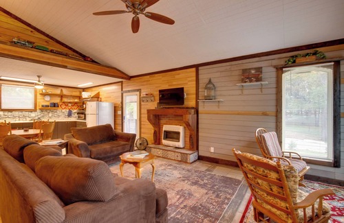 Lake Lafayette Cabin | 'Cedar Pointe' - Peaceful Lake Cabin in Odessa