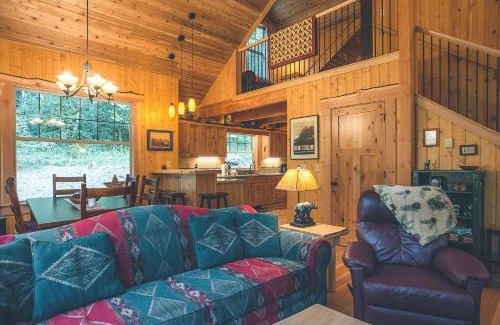 Welches House | Cedar Springs Cabin - Meredith Lodging