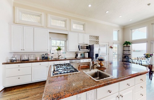 Walden on Lake Conroe House | CedarGrove Hideaway | Newly renovated house in Montgomery with dock & kayaks
