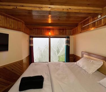Theog Hotel | CedarNest by Yoshikahomestays l Forest Boutique Stay l Kufri l Theog l SHlMLA