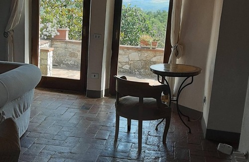 Gaiole in Chianti Villa | Celle di Lecchi is a characteristic Borgo on the hillside of Lecchi in Chianti