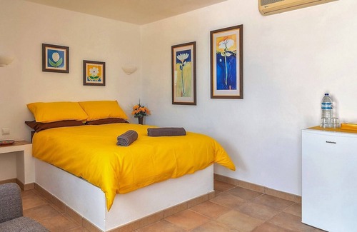Silves Bed & Breakfast | Centrally located 4 star bed and breakfast with modern and comfortable rooms