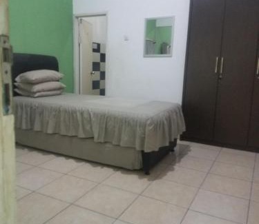 Gedongtataan House | Cendrawasih Syariah Homestay