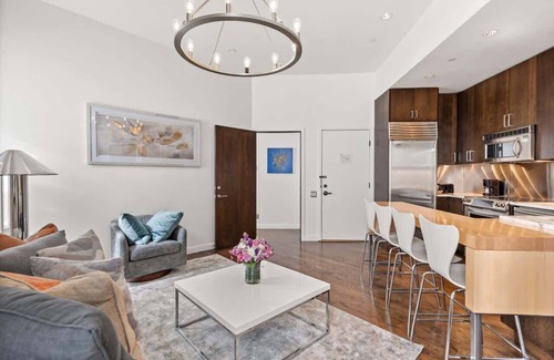 Downtown Apartment | Center of Aspen 2 BR | AC, Sundeck, Hot-Tub!