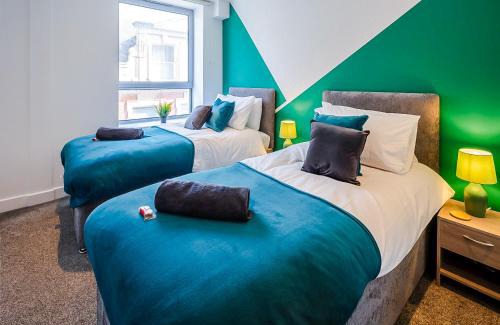 Bristol Floating Harbour Apartment | Central 2BR Flat - free parking - fast Wi-Fi