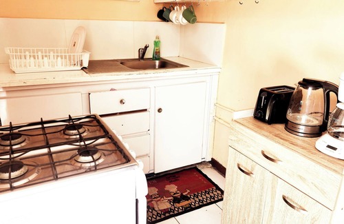 Ocho Rios Cottage | Central and cozy 2-bedroom in amazing Ocho Rios with AC, WiFi and green space