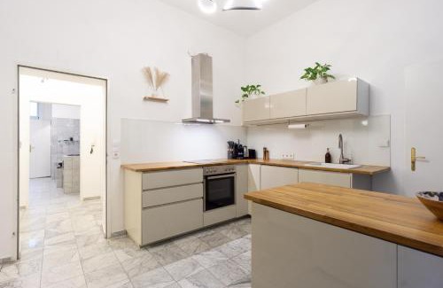Altlerchenfeld Apartment | Central apartment in Viennese old building