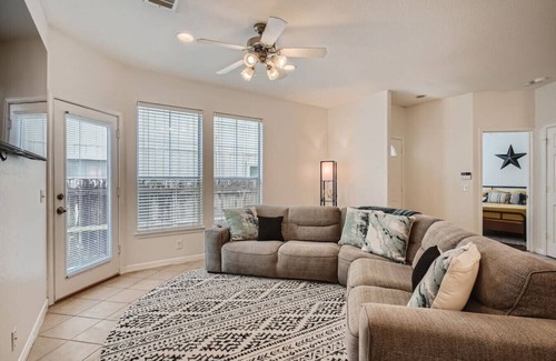 North Loop House | Central Austin 3/2 Townhome! Mins to FC stadium SXSW Top Spots!