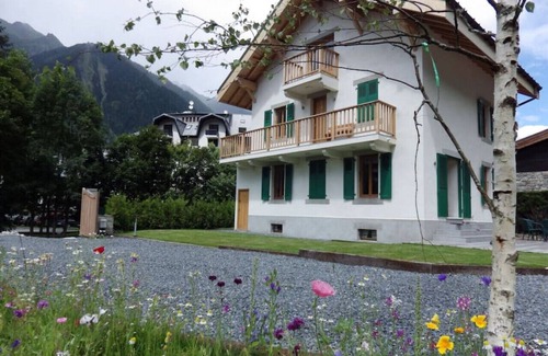 Chamonix City Centre Apartment | Central Chamonix, 3 bedroom apartment with private garden & views of Mont Blanc