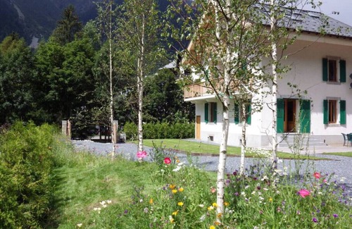Chamonix City Centre Apartment | Central Chamonix, 3 bedroom apartment with private garden & views of Mont Blanc