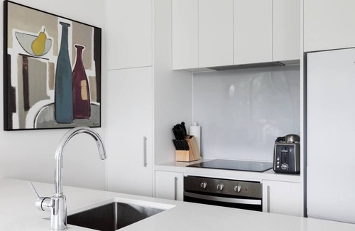 Newton Condo | Central City Condo, 2Brm, 2ensuites, Study, Concierge, Gym/Pool, Garage.