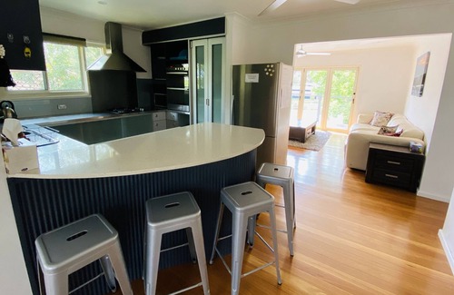 Bateau Bay House | Central Coast Beach House only 250m from the beach - Sleeps 6