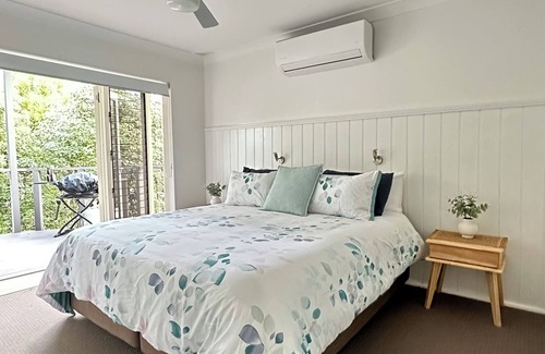 Bateau Bay House | Central Coast Beach House only 250m from the beach - Sleeps 6