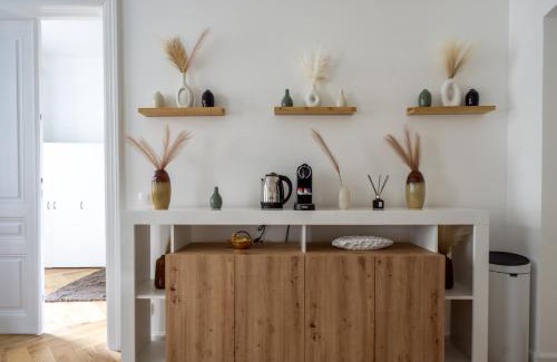 Altlerchenfeld Apartment | Central elegant Heritage Apartment with modern comfort