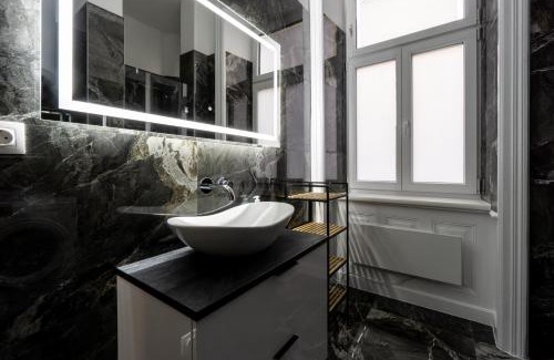 Altlerchenfeld Apartment | Central elegant Heritage Apartment with modern comfort