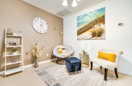 West Haven House | Central Family Home with Lanai Less Than 10 Mi to Disney!