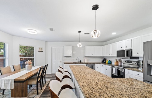 Frisco House | Central Frisco 4BR 8Bed Quiet Villa w/Pool & Game