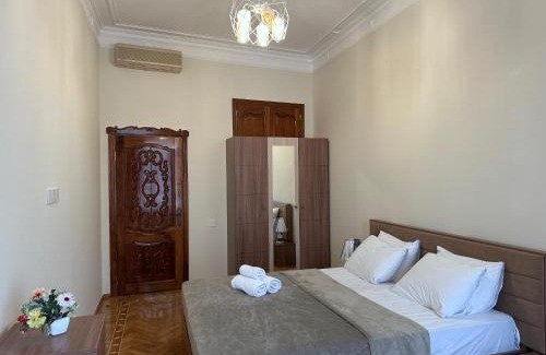 Sheki Apartment | Central ISr Baku apartment by Bakuapart