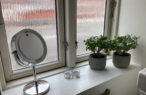 Kolding Condo | Central Lejlighed med Egen Have tæt ved Slotssøen