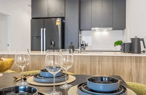 Mount Gravatt East Apartment | Central Location: Near Westfield & 11 kms to City!