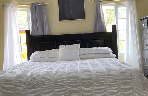 Runaway Bay Apartment | Central located apartment. Beach, pool and parking access. Pet friendly