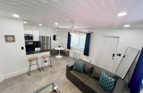 Lake Ridge Apartment | Central, Modern & Stylish 1Br 1Bath Apt in Lake Ridge