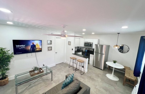 Lake Ridge Apartment | Central, Modern & Stylish 1Br 1Bath Apt in Lake Ridge