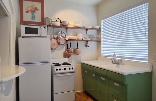 Delta House | Central Oasis on Main- private, quiet, walkable