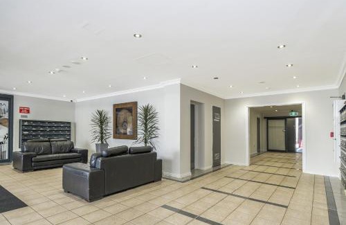 East Perth Apartment | Central Perth 2-Bed Apartment with Pool & Gym