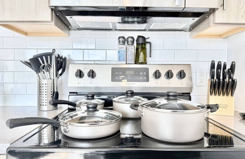 Poplar Apartment | Central Philly 1Br Apt with Gym