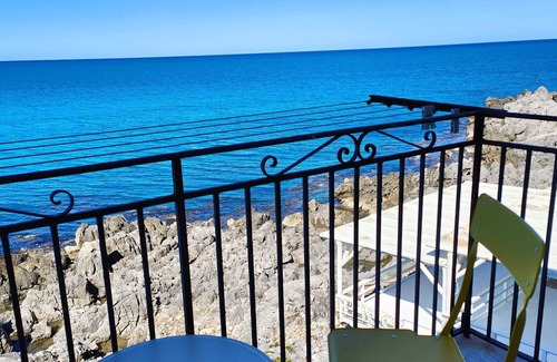 Old Town House | Central Room With Balcony And Amazing Sea View