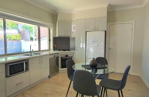 Albury Apartment | Central Sojourn on Wilcox Unit 1 - Central two bedroom apartment with a queen and double bed