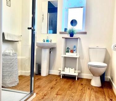 Saint Ola Apartment | Central Spacious 2 Bed 2 Bath, Free WiFi & Parking, Park View