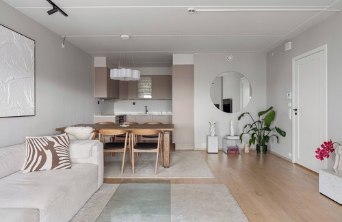 Tromso Apartment | Central stylish apartment with sea & Mountain view - with huge balcony