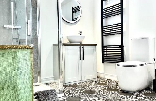 Saint Ola House | Central, Stylish - 2 Bed Property, The Stable @ Warrenfield, Free WiFi & Parking