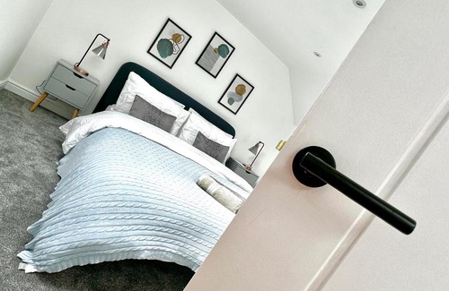Saint Ola House | Central, Stylish - 2 Bed Property, The Stable @ Warrenfield, Free WiFi & Parking