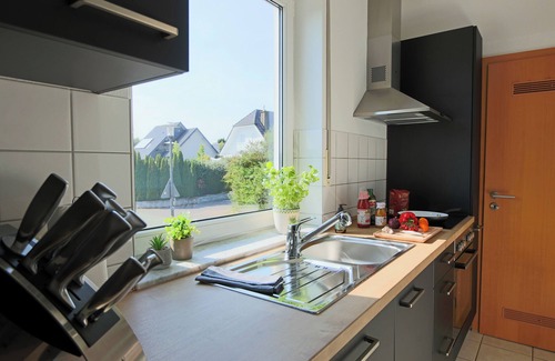 Korbecke Apartment | Central, stylish and modern holiday apartment with balcony and box-spring beds