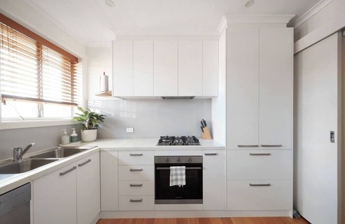 Windsor Apartment | Central Treetop Overlook with Parking in Windsor