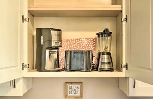 Southwest Raleigh Apartment | Centrally Located 1925 Historic 2BR Apartment