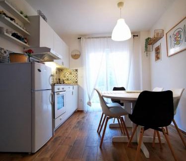 Marina House | Centrally located 3 Bedroom Holiday House O'Live with private garden