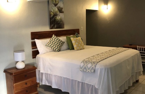 Montego Bay Hotel | Centrally located! 5 minutes from airport, steps from the beach