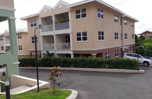 Saint Andrew Apartment | Centrally located Barbican Kingston getaway