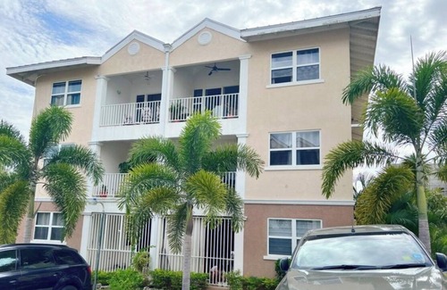 Saint Andrew Apartment | Centrally located Barbican Kingston getaway