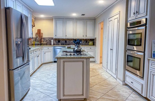 Huntsville House | Centrally located, elegant, spacious, home, large screen tv, pool & ping pong!