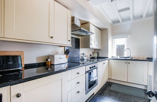 Bristol Floating Harbour Apartment | Centrally-located flat in stunning period building