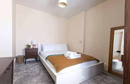 Bristol Floating Harbour Apartment | Centrally-located flat in stunning period building
