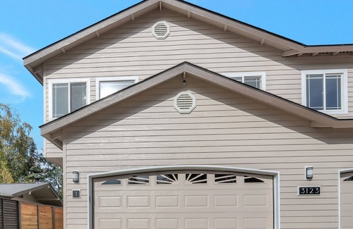 University Area House | Centrally located in UMed District. Steps from AK Air Venue, Prov/ANMC Hospitals