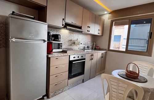 Chefchaouen Apartment | Centrally Located 3bd w/AC & Rooftop Views! 1 Min to Bus station!