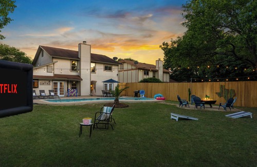 North San Antonio - SAT House | Centrally Located Oasis: Pool, Fire Pit, Game Room, Pets, Huge Yard